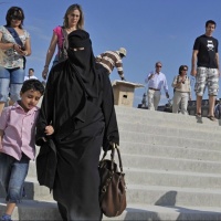 Burqa: arriva la denuncia di Amnesty