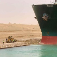 «È come un'enorme balena spiaggiata»