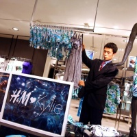La Cina in rotta con H&M per gli uiguri, inizia a chiudergli i negozi