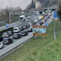 Guasto alla rete idrica nel San Salvatore, grossi disagi al traffico