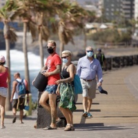 Mascherina sempre obbligatoria all'aperto, anche in spiaggia