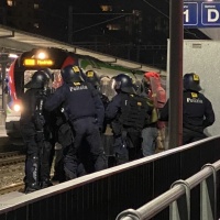 È stata una «grave aggressione nei confronti degli agenti»