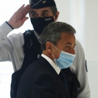 Sarkozy condannato a tre anni di carcere per corruzione