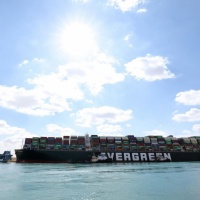 Suez, la nave potrebbe essere liberata oggi