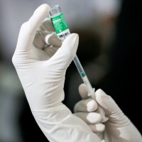Pressione politica per il vaccino AstraZeneca
