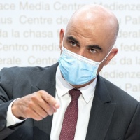 Vaccini e ritardi, la crisi «va gestita da qualcun altro»