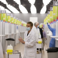 Oltre 2 mila positivi, ma i vaccini somministrati superano i 2 milioni