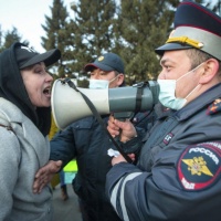 Nella giornata delle proteste, si teme per la vita di Navalny