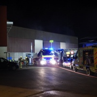 Fiamme nell'azienda di raccolta e rottamazione
