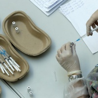 Alla ragazza di Carrara iniettate “solo” 4 dosi di Pfizer, non 6