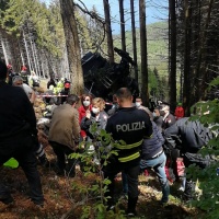 Stresa-Mottarone, i morti saliti a 13. Uno dei due bimbi feriti è cosciente