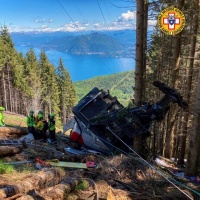 È caduta la cabina della funivia Stresa-Mottarone: 12 morti
