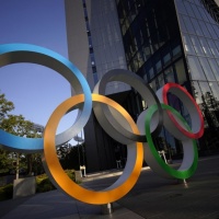 Verso le Olimpiadi: stato di emergenza prolungato e vaccini per gli atleti