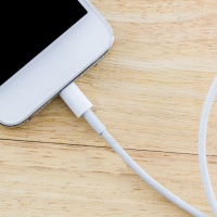 Scossa mortale nella vasca da bagno a causa dello smartphone