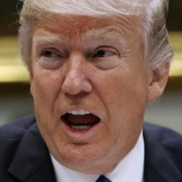 Facebook ha deciso: Trump sospeso dai social per 2 anni