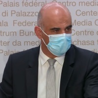 La Svizzera toglie la mascherina e torna in ufficio