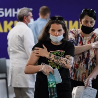 A Mosca se non ti vaccini rischi di perdere il lavoro