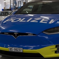 Entra in un ristorante e spara: arrestato