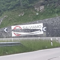 Vandalizzato lo striscione "Salviamo le Alpi"