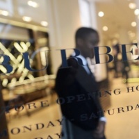Licenziamenti «barbari» alla Burberry
