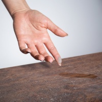 Il macinatore trita scarti di legno che gli abitanti respirano