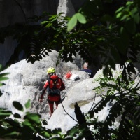 Si tuffa e sparisce nella Maggia: giovane annegato