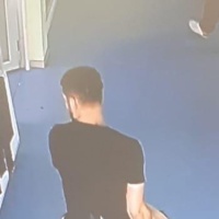 Scaricano il cadavere, poi fuggono su un'Audi svizzera