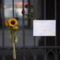 I primi fiori, fuori dal Municipio