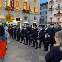 Fischi e slogan durante i discorsi del primo agosto