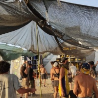 L'inarrestabile rave party illegale nelle campagne del Lazio che è diventato un caso nazionale