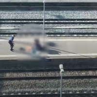 La polizia spara in stazione