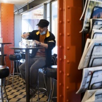 Un ristorante su due teme il certificato Covid-19