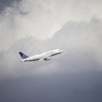 United Airlines licenzia 593 dipendenti no-vax