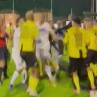 Tensione alle stelle, rissa e partita sospesa
