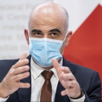 Cinquanta franchi per chi convince un altro a vaccinarsi