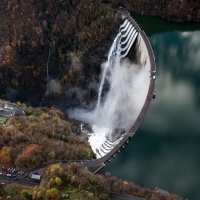 Via tutta l'acqua dalla diga della Verzasca