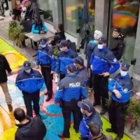 Walliserkanne, la polizia ha perso la pazienza: tre arresti