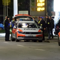 Spari in un appartamento, una 22enne ferita