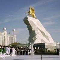 Doppio zero. Perché il Covid in Turkmenistan non esiste?