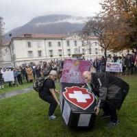 Si manifesta in piazza contro la Legge Covid