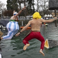 Anche Asterix e Obelix in volo nell'acqua gelida
