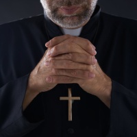 «Le donne non decidono niente, Chiesa maschilista»