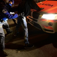 Prete accusato di presunte molestie, arriva la polizia