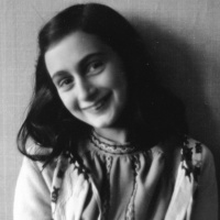 Ecco chi tradì Anna Frank
