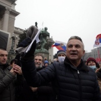 «Stop alle persecuzioni», il padre di Nole chiama in causa la Regina Elisabetta