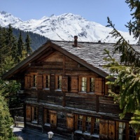 Lo chalet di Verbier che il principe Andrea venderà per pagarsi il processo per abusi