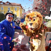La sorpresa di Nebiopoli: il corteo nelle vie di Chiasso