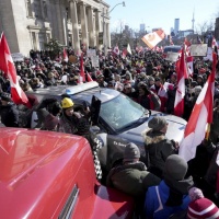 Caos Ottawa: «Ci sono più manifestanti che poliziotti»