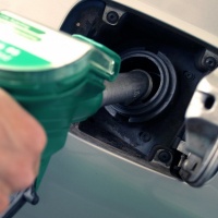Benzina carissima: «Potrebbe arrivare a due franchi al litro»