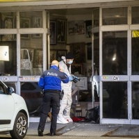 Violento litigio in un'officina, 57enne in pericolo di vita
